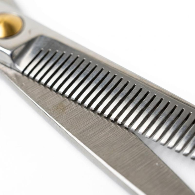 Perfection by Janita J. Plungė professional curved thinning scissors for grooming, droitier, acier inoxydable, argent avec poignées dorées, 18 cm - 2