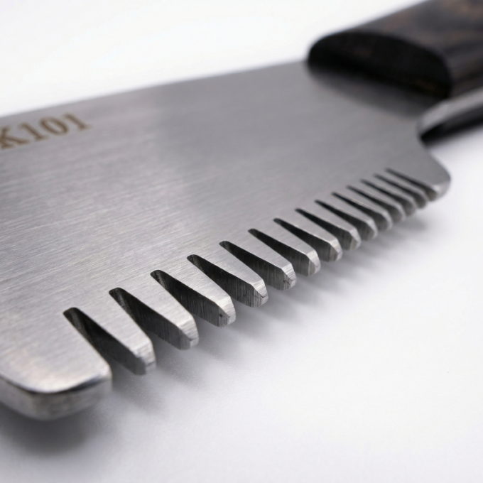 stripping knife with fine teeth and wooden handle - 3